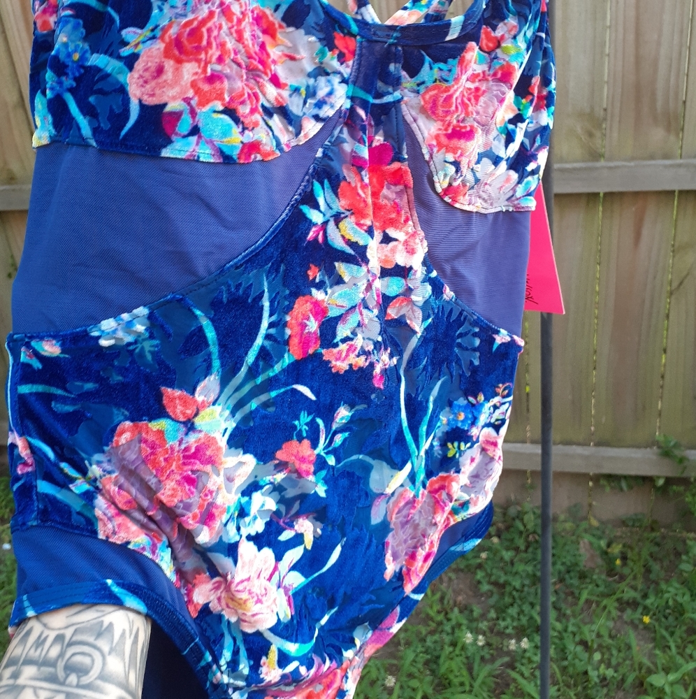Betsey johnson small one piece bathing suit floral - Picture 6 of 6